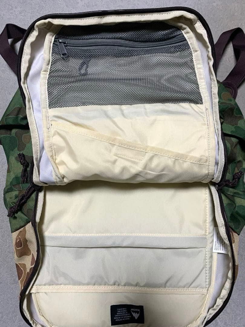 【新品】BURTON カモフラージュバックパック 中型