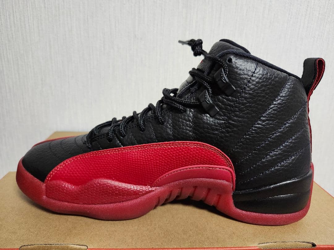 NIKE AIR JORDAN 12 RETRO ブラック/バーシティレッド新品