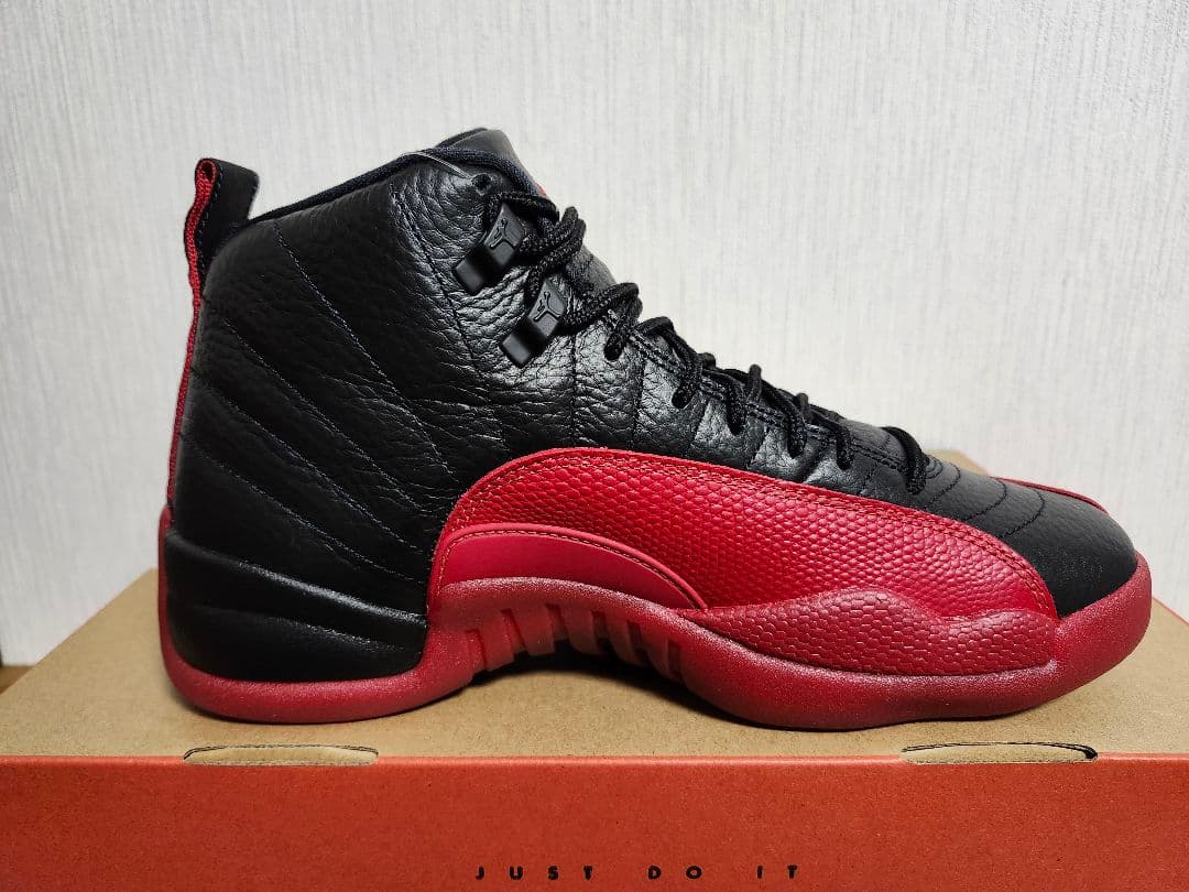 NIKE AIR JORDAN 12 RETRO ブラック/バーシティレッド新品