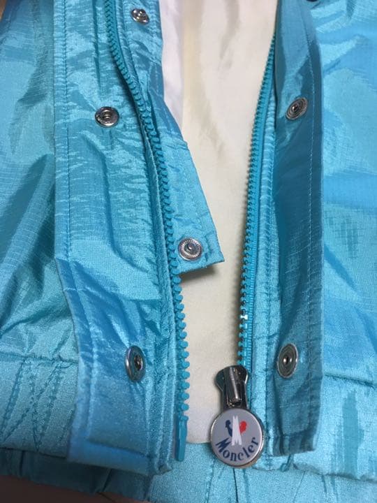 モンクレール　Mサイズ