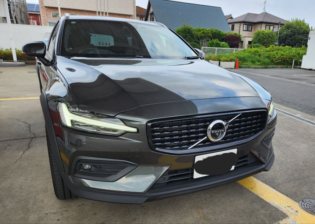 VOLVO V60 フロントグリル ブラックバージョン