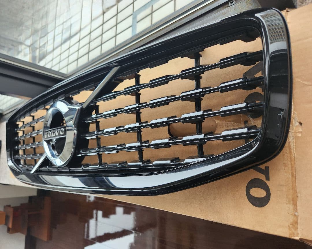VOLVO V60 フロントグリル ブラックバージョン