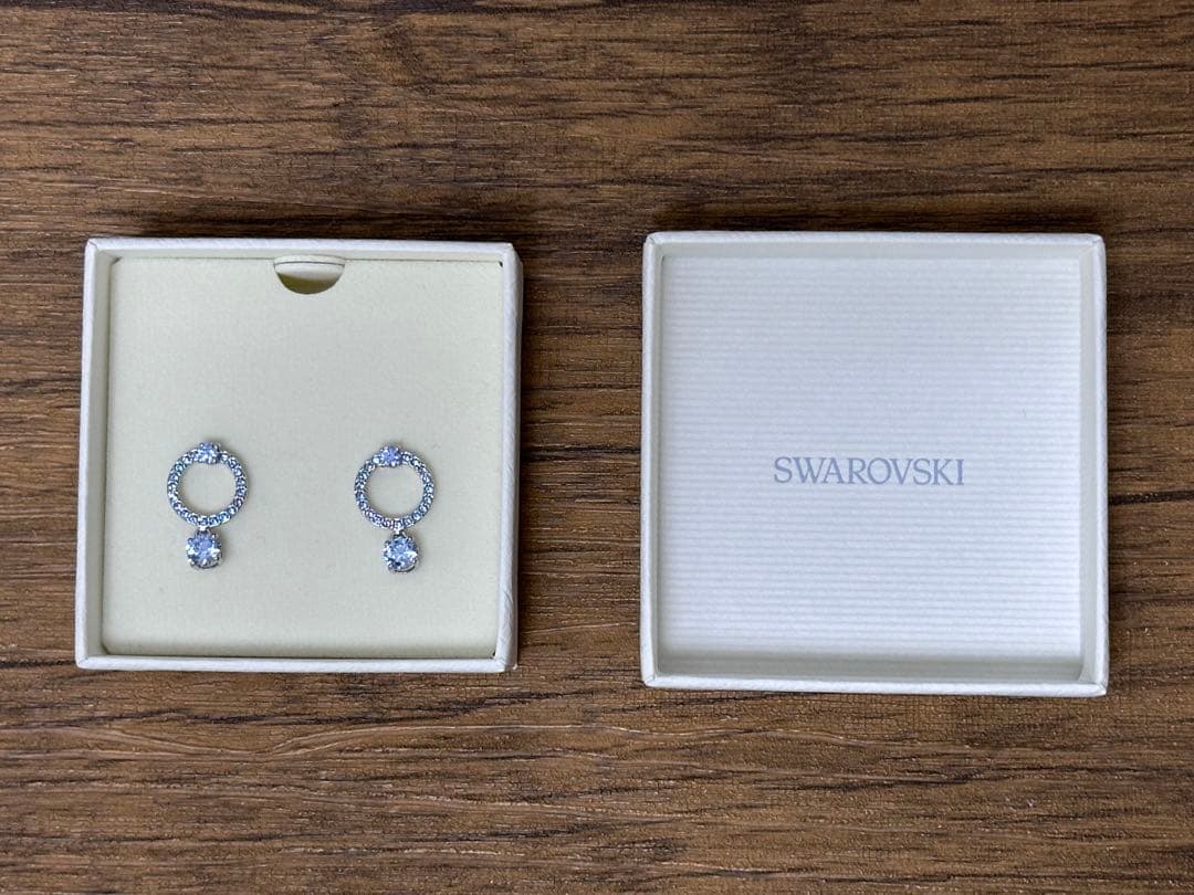 スワロフスキー Swarovski『Attract ドロップピアス』新品未使用