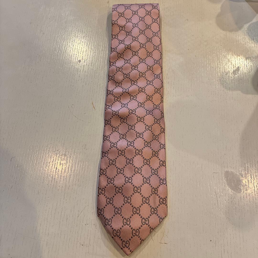 GUCCI ピンク GGロゴ ネクタイ
