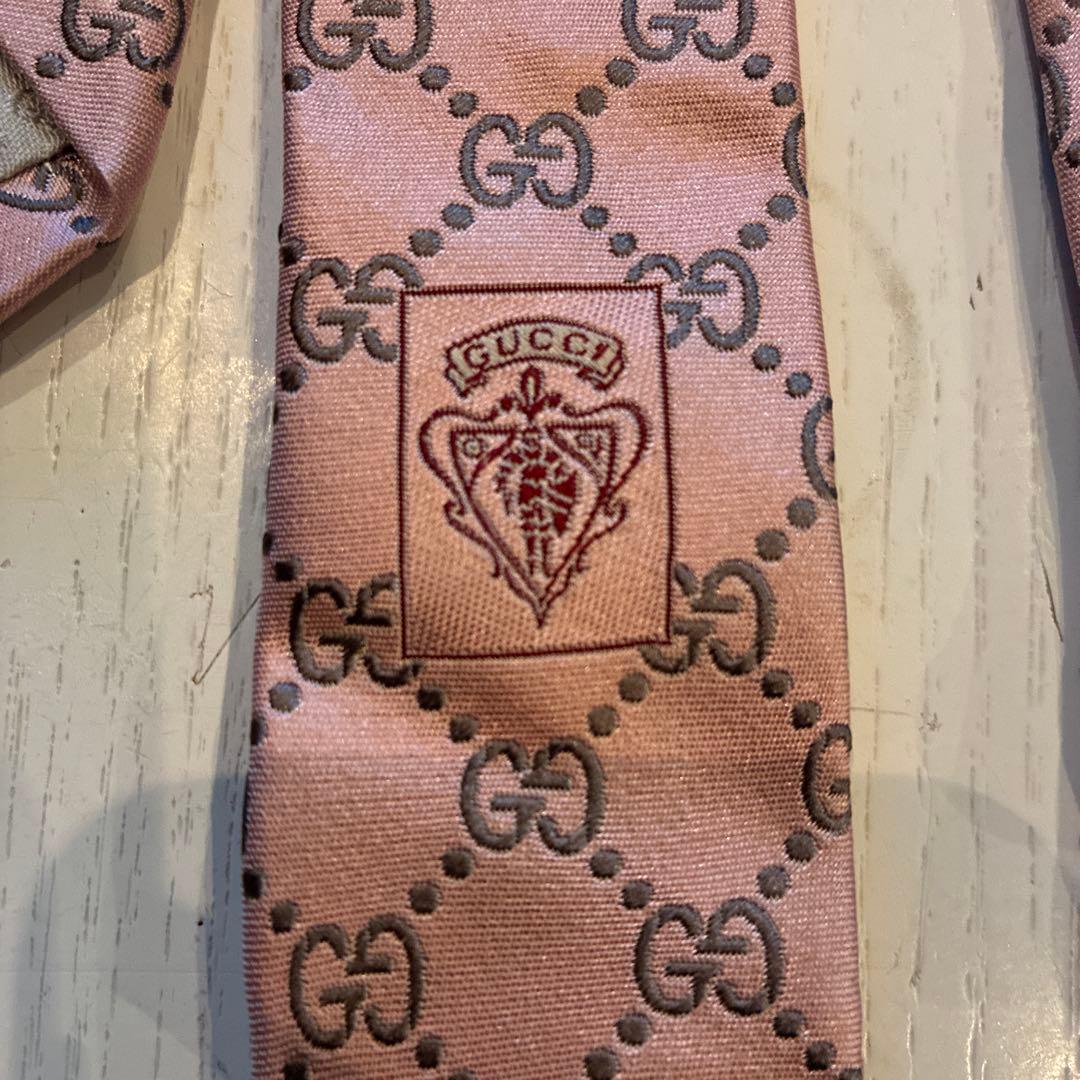 GUCCI ピンク GGロゴ ネクタイ