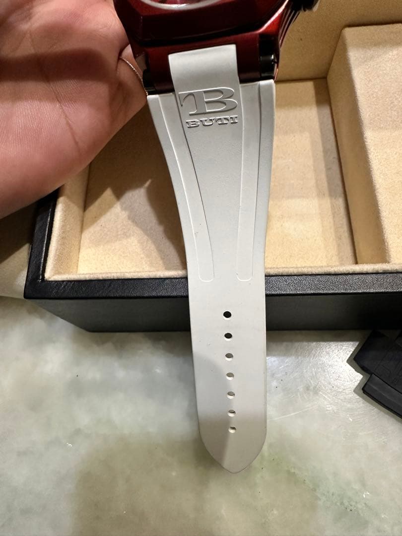 ブティ　BUTI　９　ノーヴェ　クロノグラフ　限定1000本　赤文字盤　赤ケース