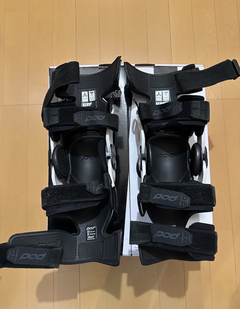 k*i様 【付属品付き】pod モトクロスニーブレース　xs/s 白　中古