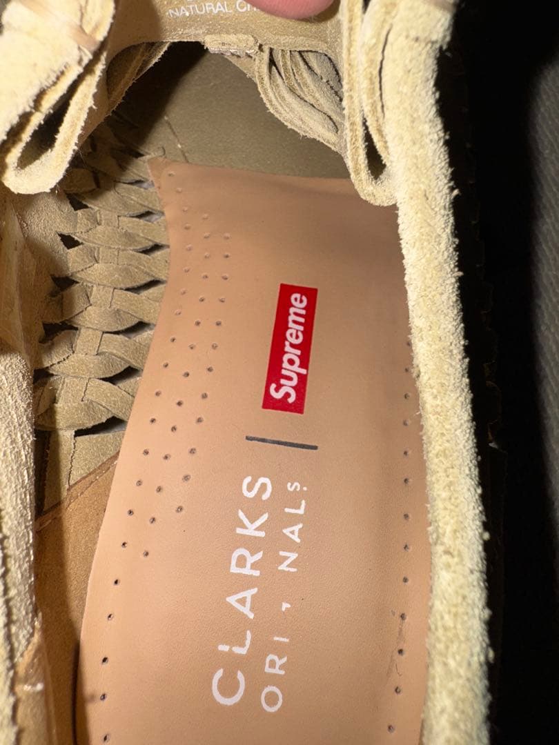 靴 clarks supreme wallabee