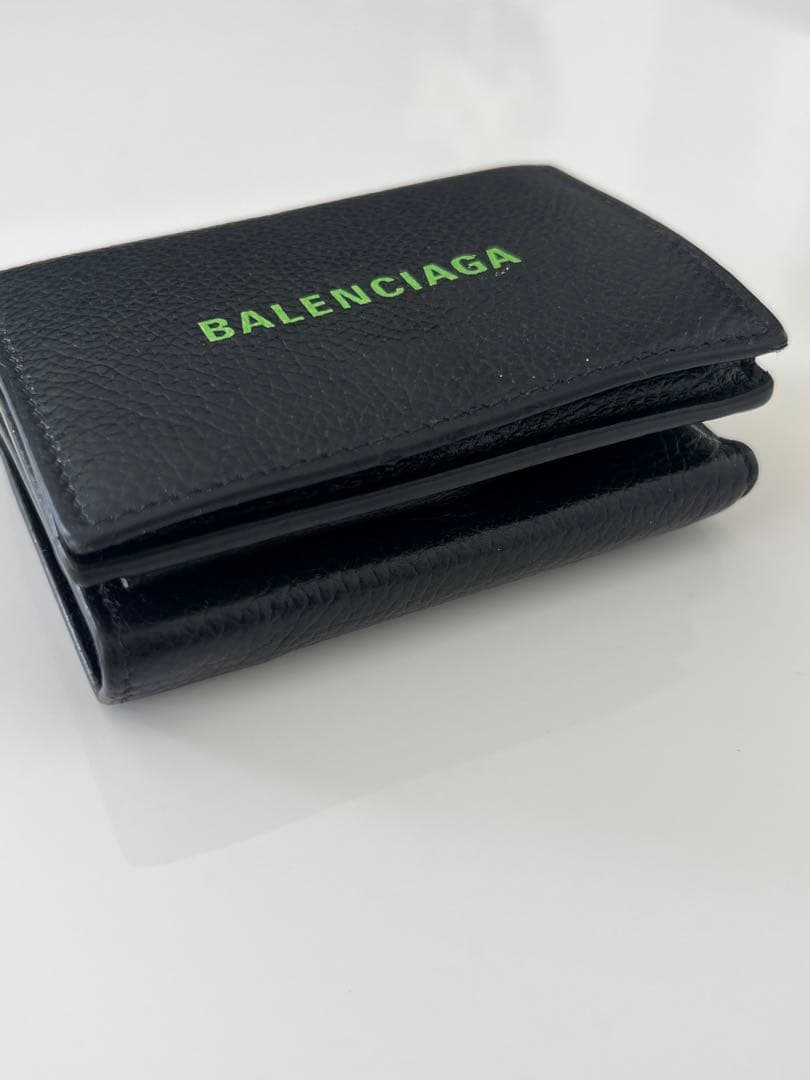 バレンシアガ 三つ折り財布 エブリデイ レザー ブラック グリーン