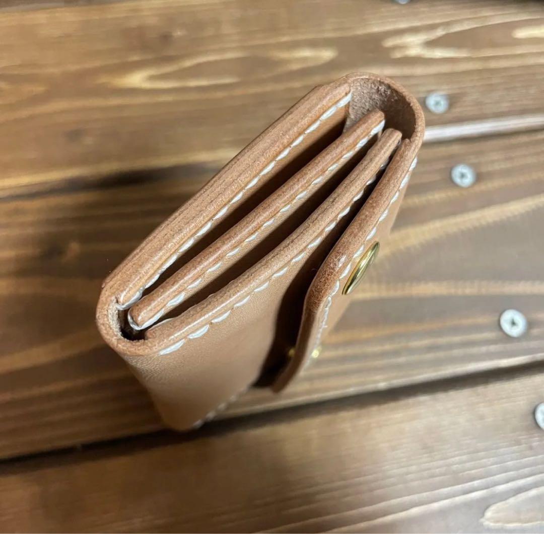 ショートトラッカーウォレット　栃木レザー　丘染めブラック　三つ折り　Nシルバー