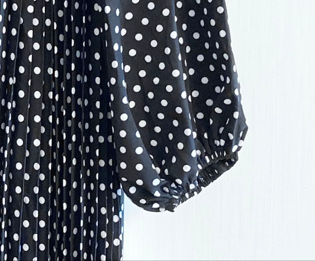 【新品】ドットプリーツワンピース