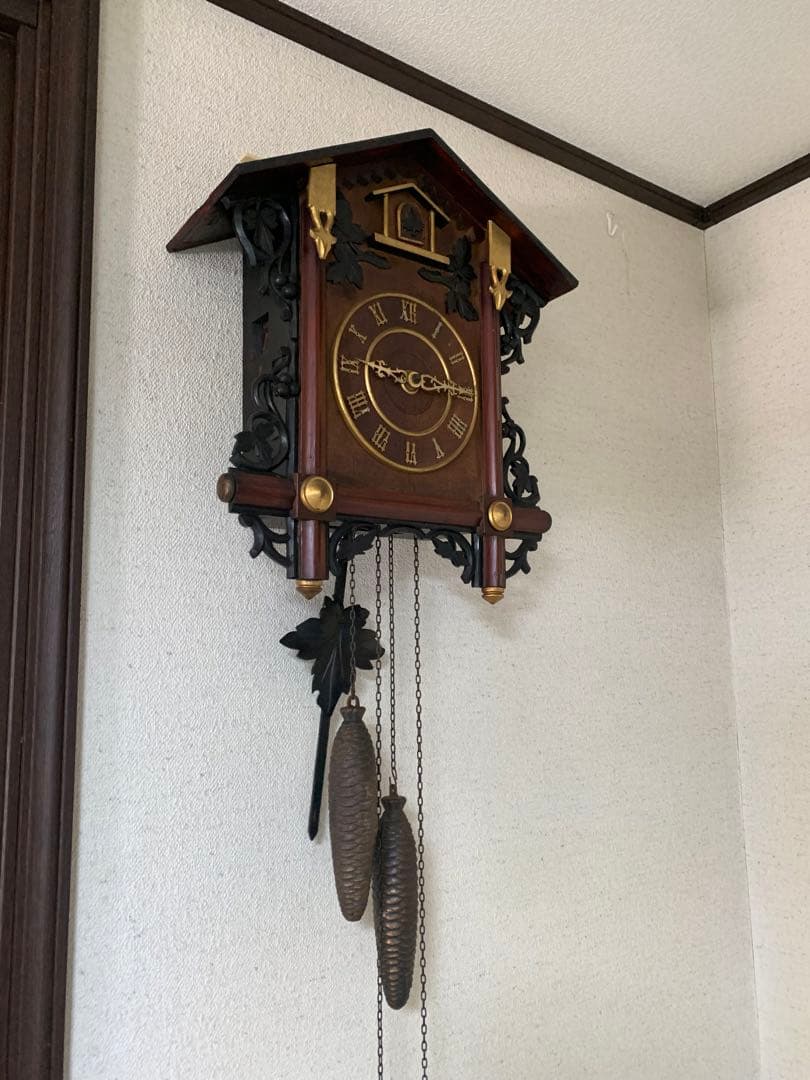 ドイツ　シュヴァルツヴァルト　鳩時計　黒い森　鳩時計