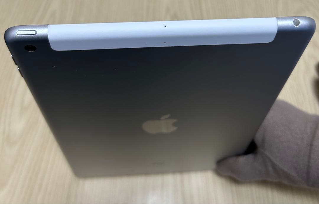 iPad 第７世代 シルバー 128GB wifi・cellularモデル