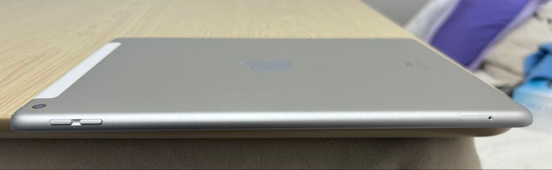 iPad 第７世代 シルバー 128GB wifi・cellularモデル