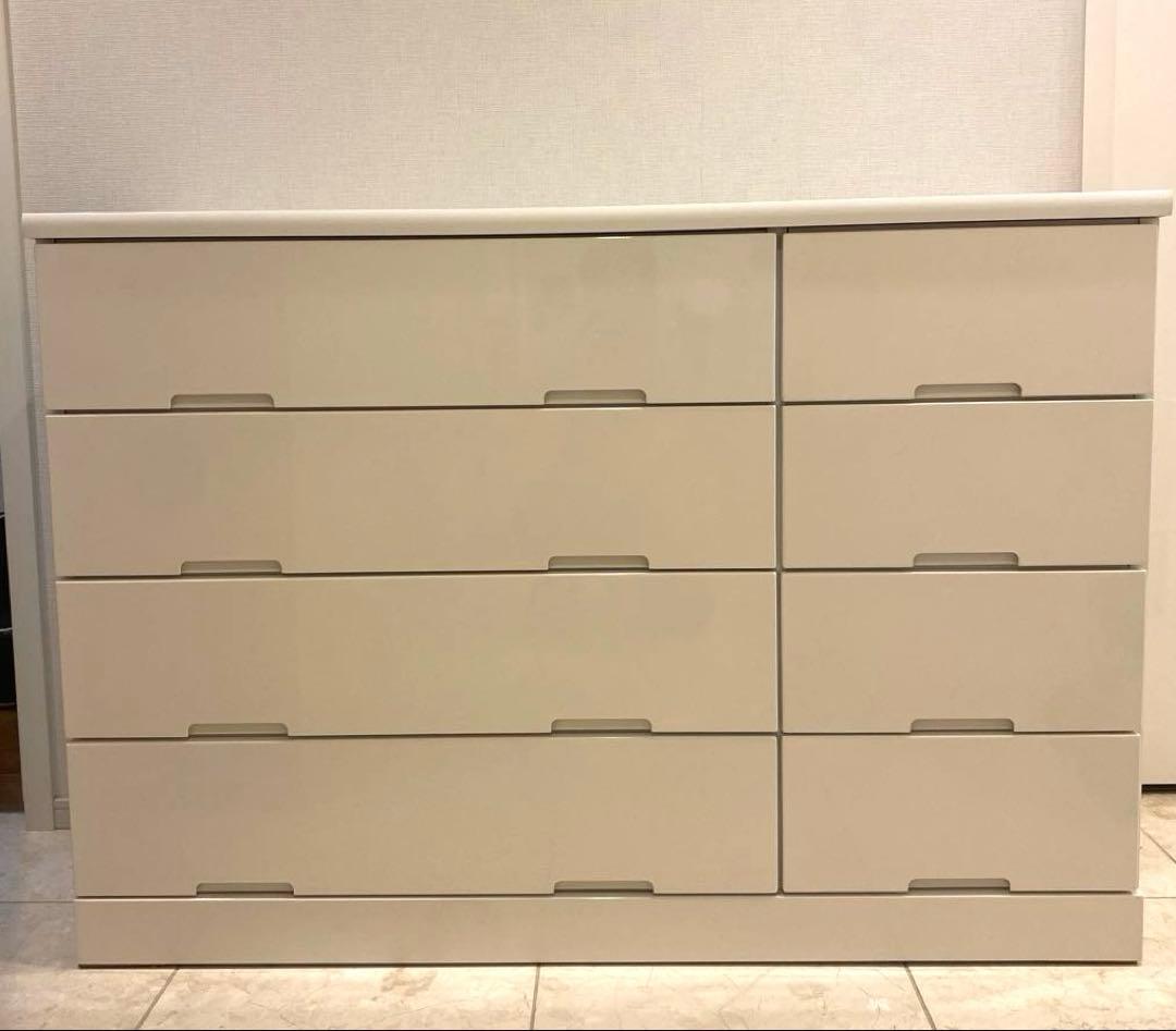 ニトリ　ホワイト　4段チェスト シンプル　ローチェスト　棚