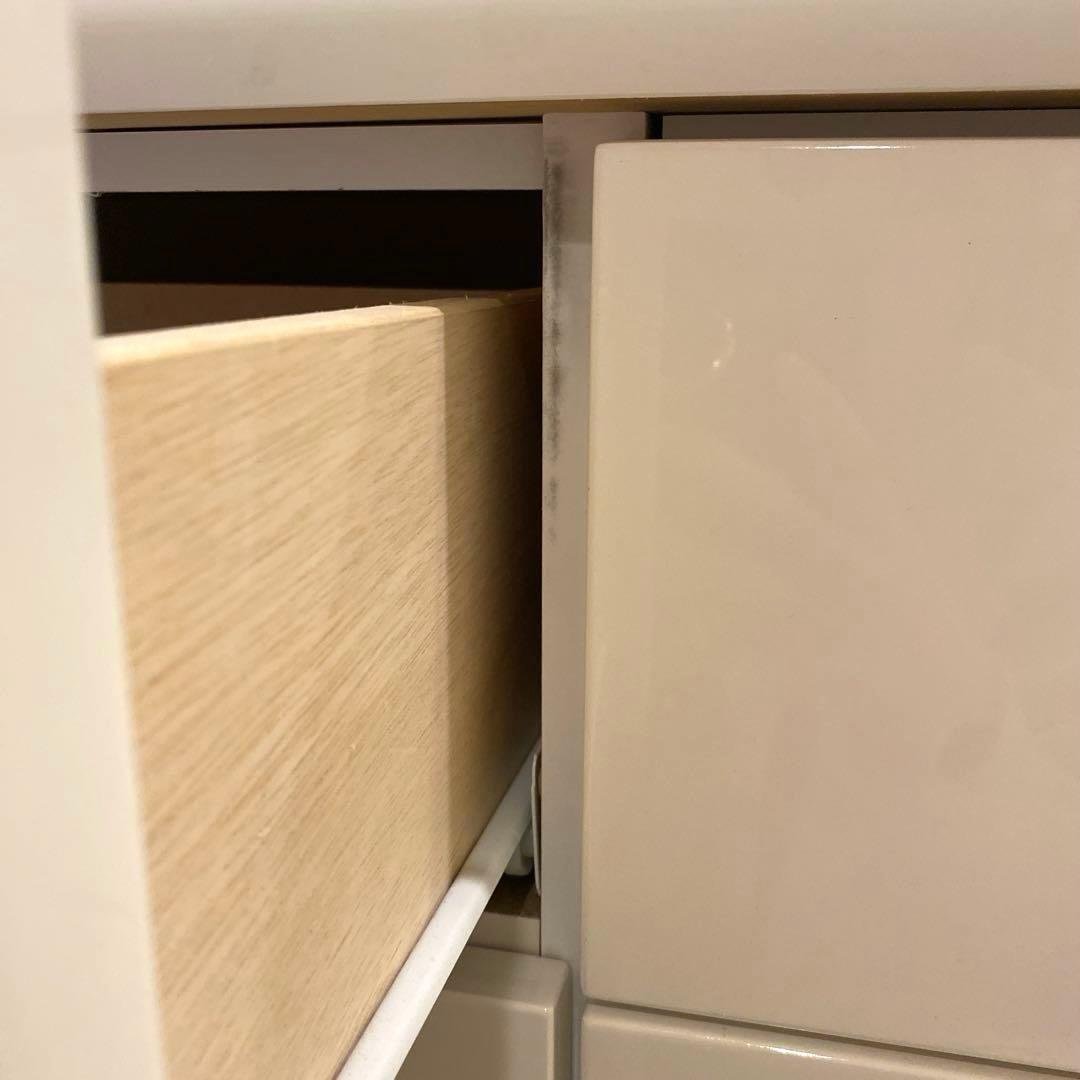 ニトリ　ホワイト　4段チェスト シンプル　ローチェスト　棚