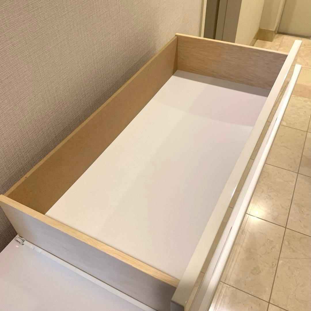 ニトリ　ホワイト　4段チェスト シンプル　ローチェスト　棚