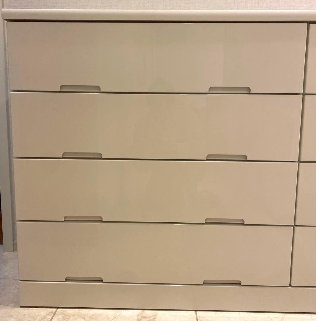 ニトリ　ホワイト　4段チェスト シンプル　ローチェスト　棚