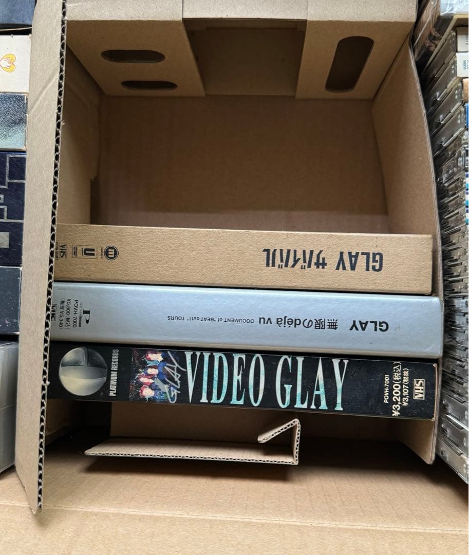貴重品 GLAY CD VHS 初回特典 缶バッジ 下敷き ポストカード