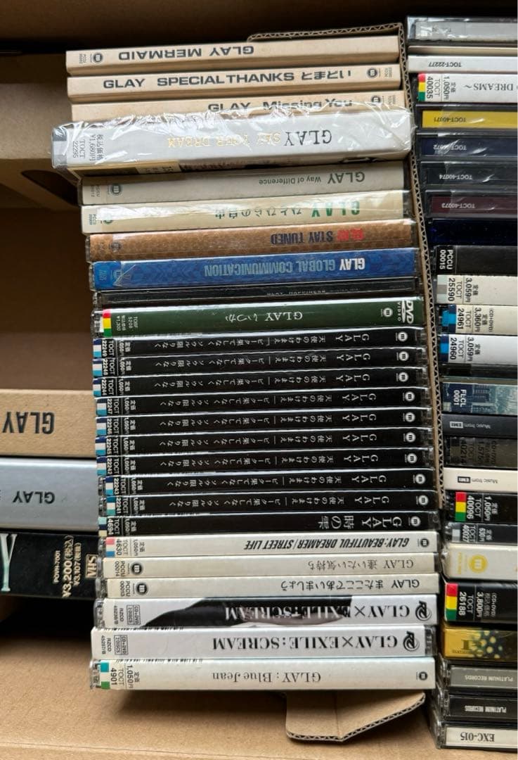 貴重品 GLAY CD VHS 初回特典 缶バッジ 下敷き ポストカード