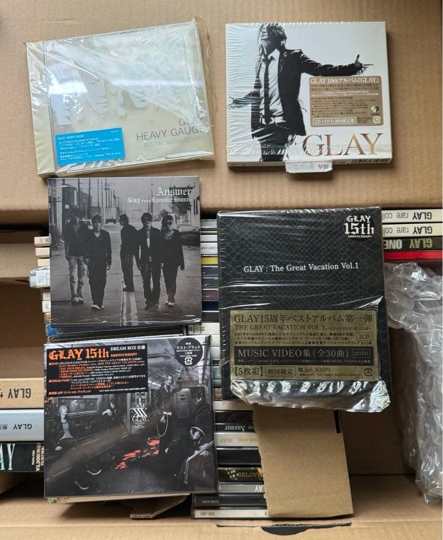 貴重品 GLAY CD VHS 初回特典 缶バッジ 下敷き ポストカード