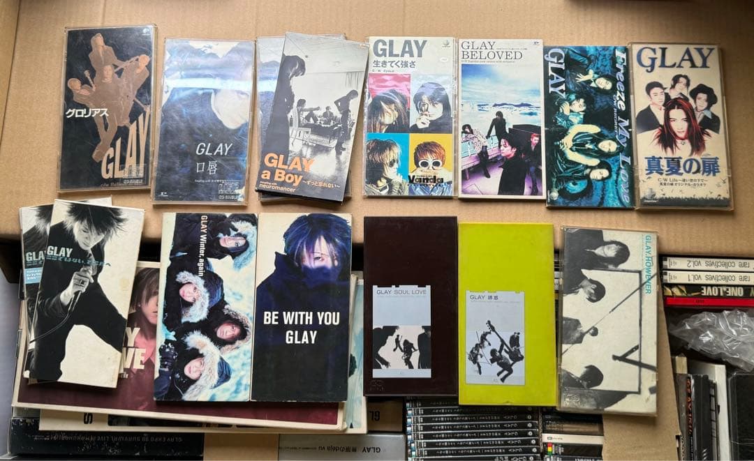 貴重品 GLAY CD VHS 初回特典 缶バッジ 下敷き ポストカード