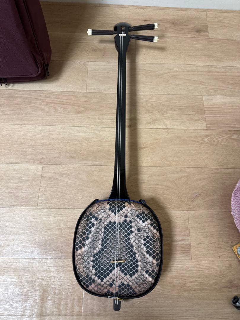 三味線 ヘビ柄デザイン ケース付き