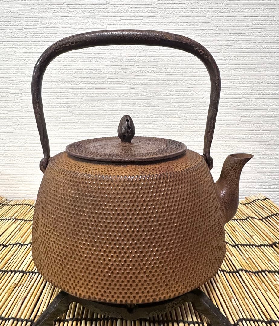 未使用、長期保管品　南部三厳堂　１２型九重アラレ　南部鉄瓶　南部鉄器　鉄瓶