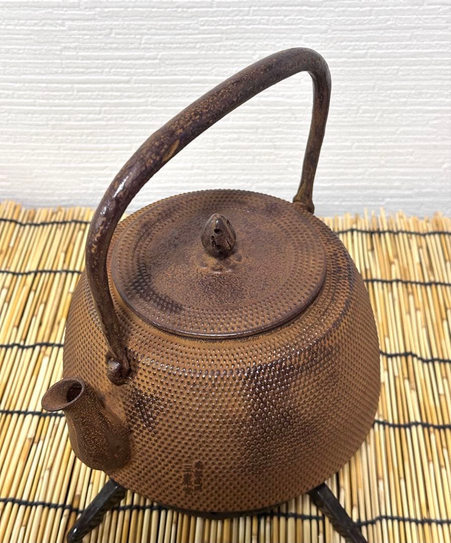 未使用、長期保管品　南部三厳堂　１２型九重アラレ　南部鉄瓶　南部鉄器　鉄瓶