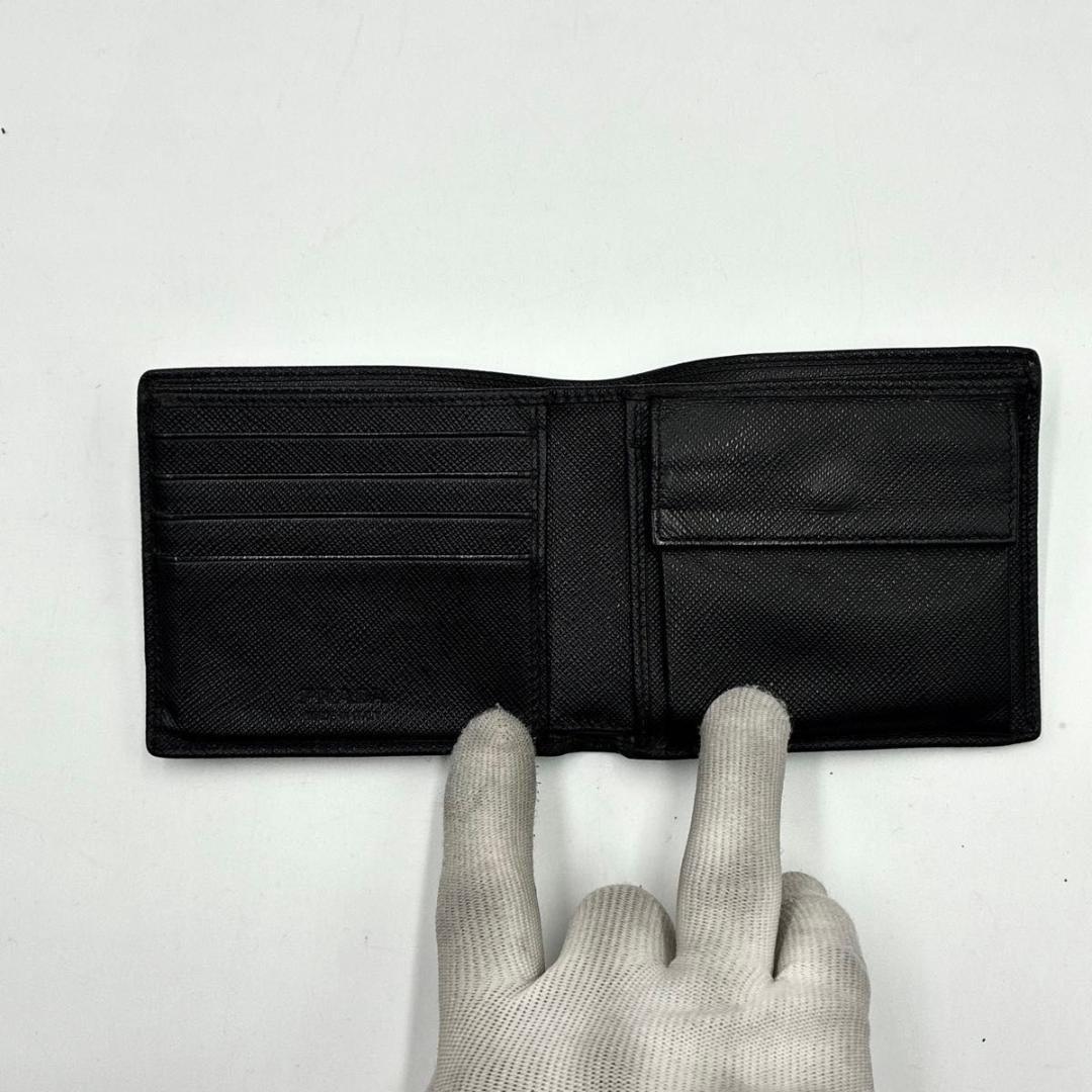 美品 プラダ サフィアーノ 三角ロゴ 二つ折り財布 コンパクト ブラック