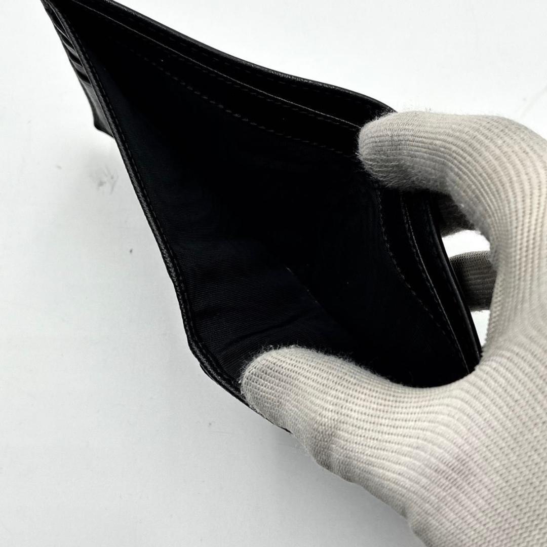 美品 プラダ サフィアーノ 三角ロゴ 二つ折り財布 コンパクト ブラック