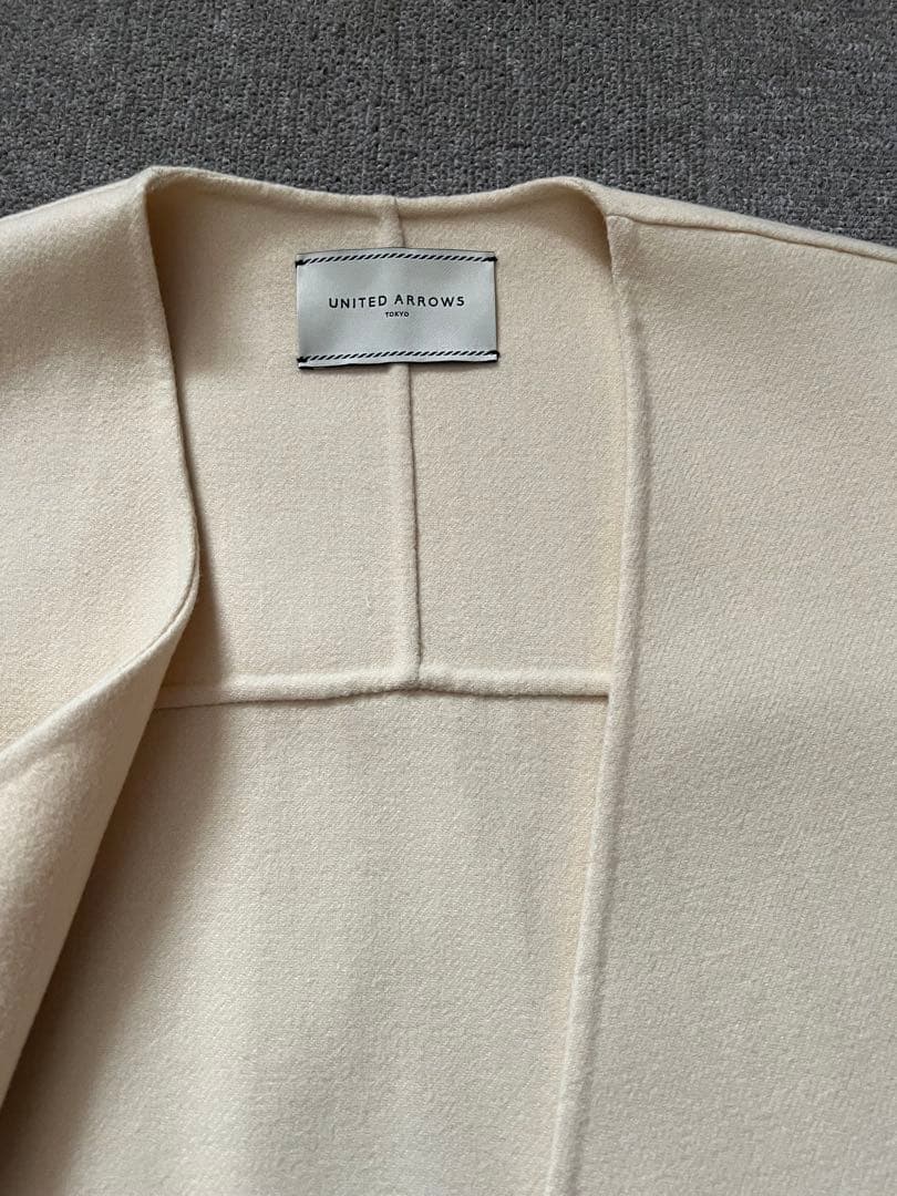 クリーム色 ノーカラージャケット