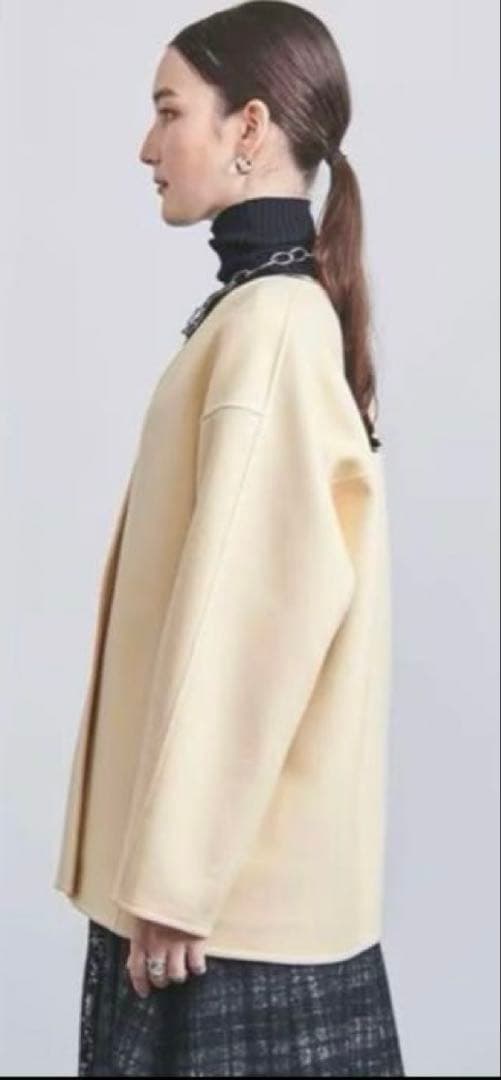 クリーム色 ノーカラージャケット