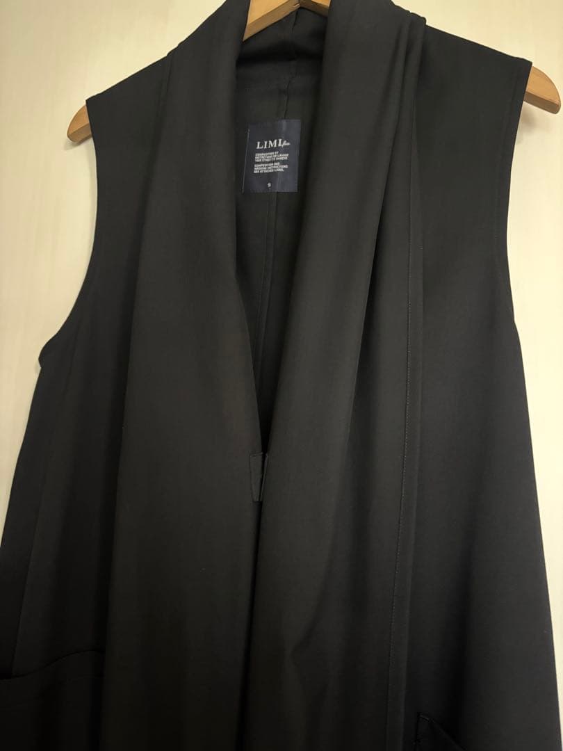 LIMI feu 黒 ベスト　変形ロングベスト