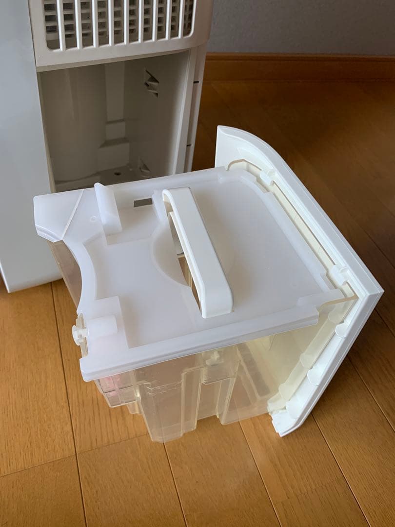 SHARP 衣類乾燥機　除湿器 ホワイト