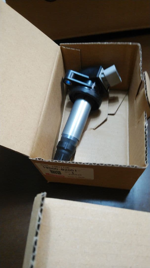 トゥモロー　ダイハツ　イグニッションコイル純正新品　19500-B2051