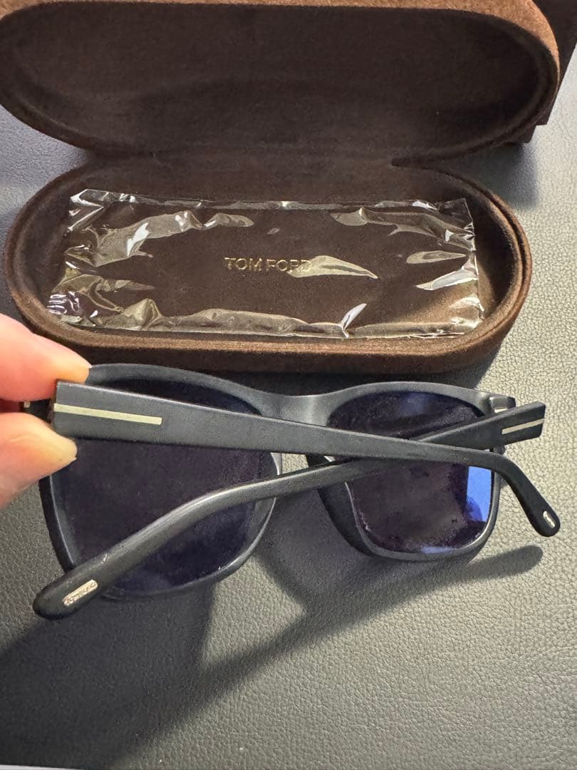TOM FORD ブラックサングラス　メンズ