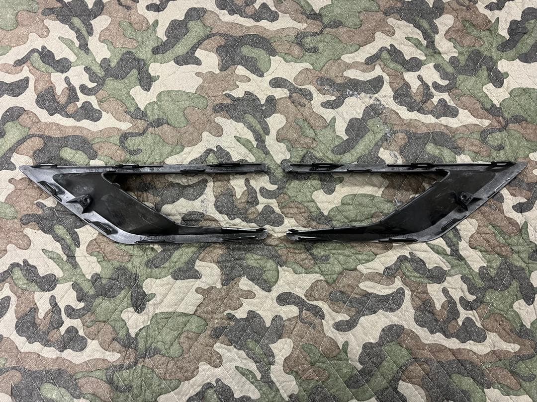 新型デリカD5 後期　フォグベゼル　細目　チッピング塗装　ラプター塗装　訳あり