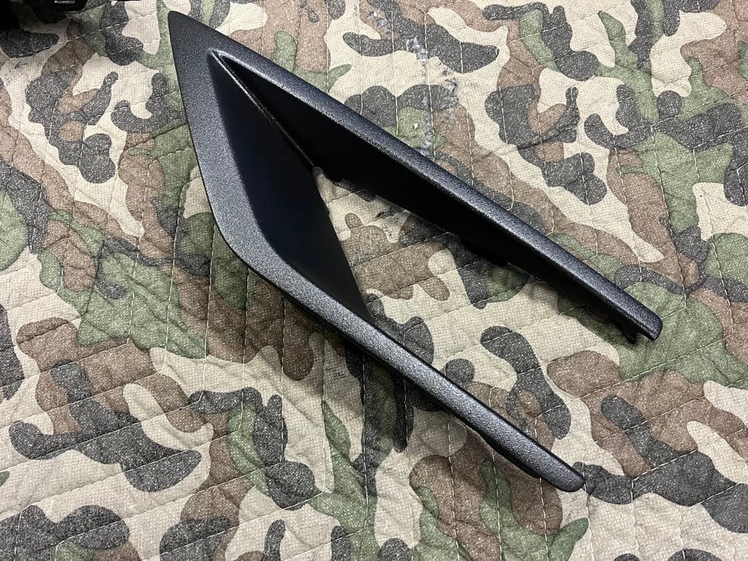 新型デリカD5 後期　フォグベゼル　細目　チッピング塗装　ラプター塗装　訳あり