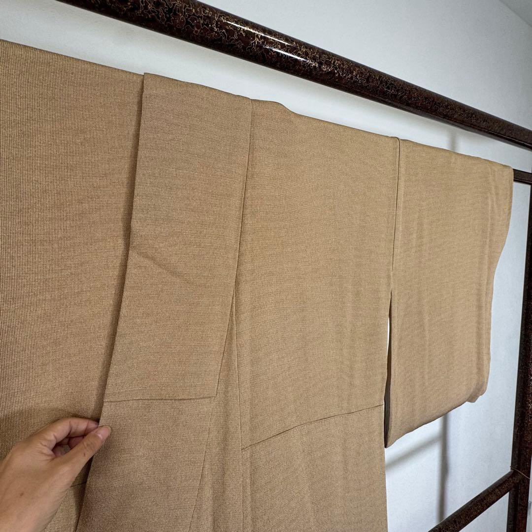 超美品　着物　砂川健一　正絹　袷　小紋　色無地　166　トール　薄茶　黄　黄土色