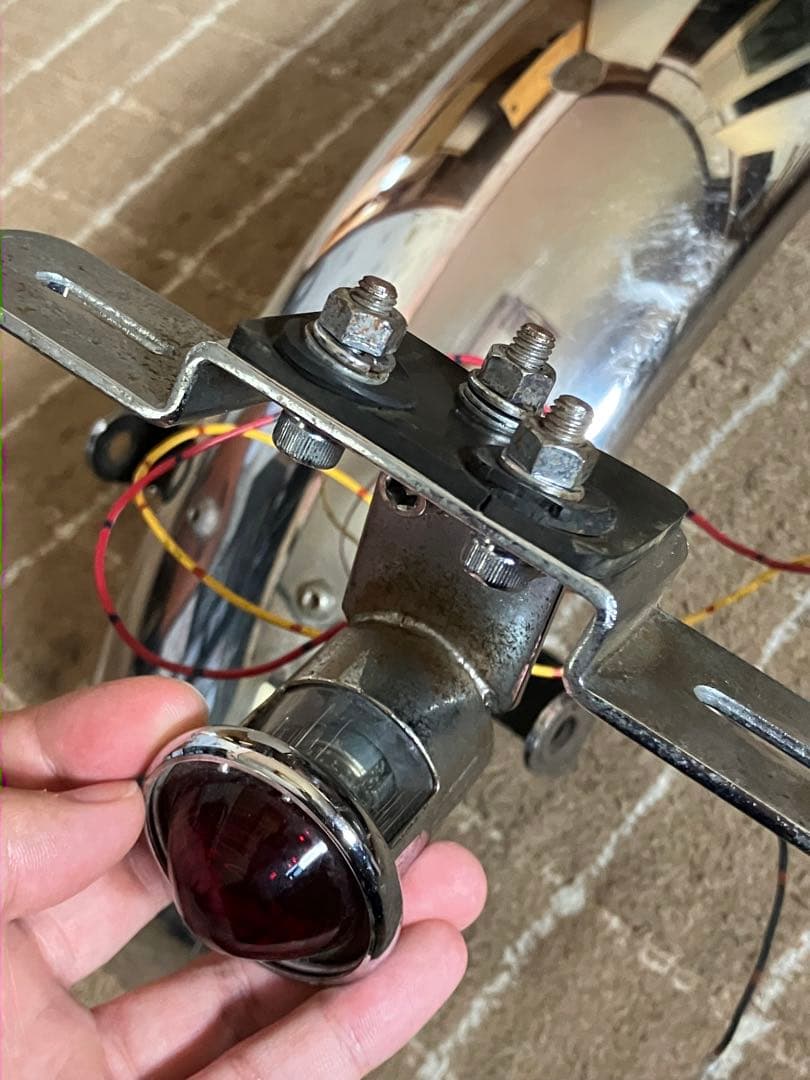 YAMAHA SR400 リアフェンダー　ショートフェンダー　テールランプ