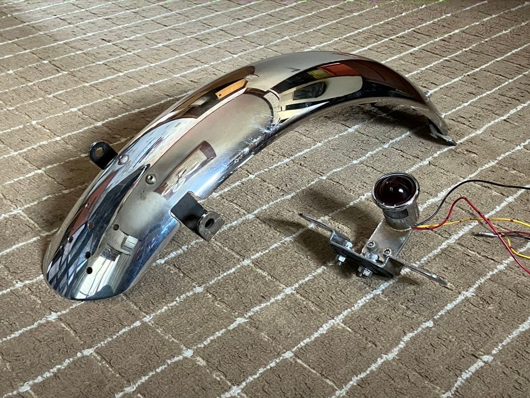 YAMAHA SR400 リアフェンダー　ショートフェンダー　テールランプ