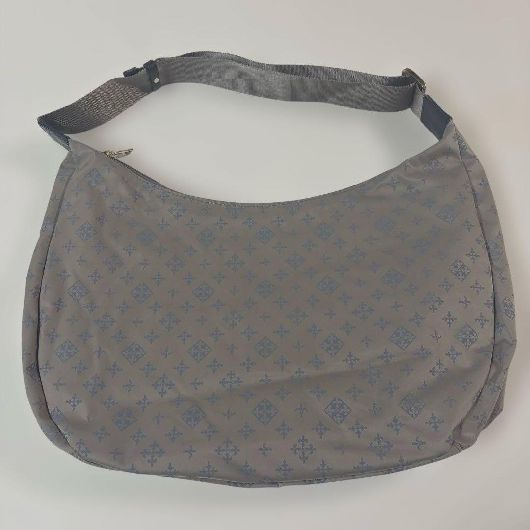 ほぼ未使用ラシット A4入るラウンドビッグショルダーバッグ　金具ゴールド