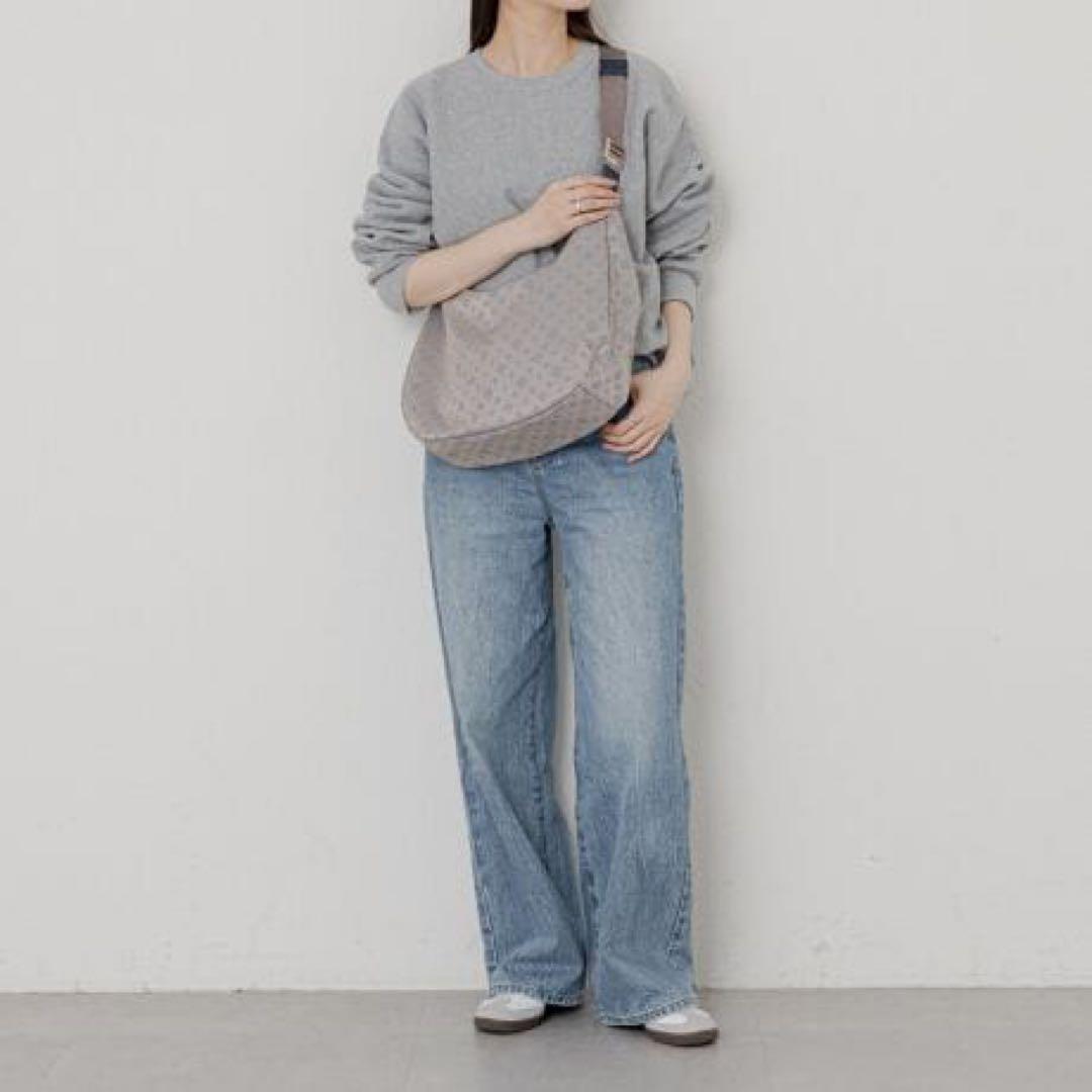 ほぼ未使用ラシット A4入るラウンドビッグショルダーバッグ　金具ゴールド