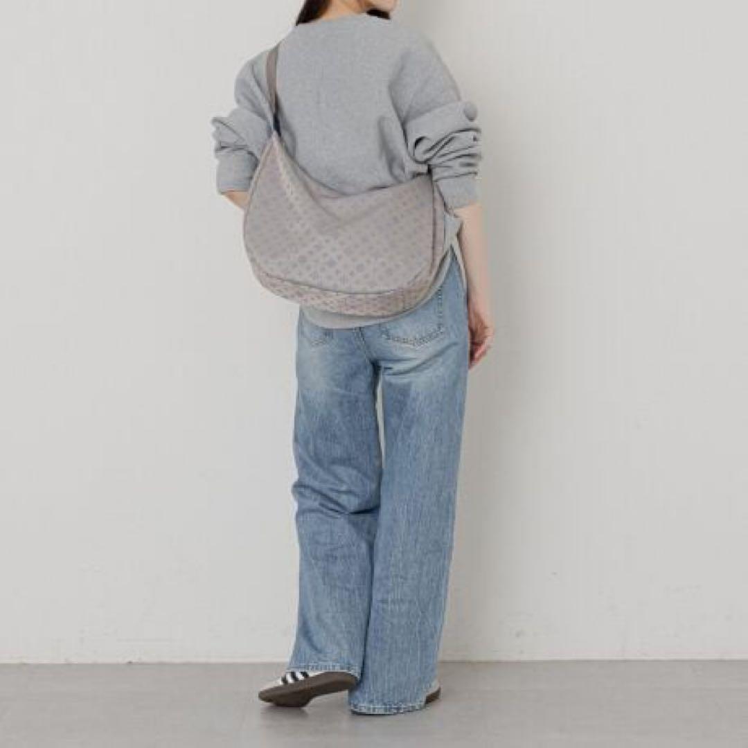 ほぼ未使用ラシット A4入るラウンドビッグショルダーバッグ　金具ゴールド