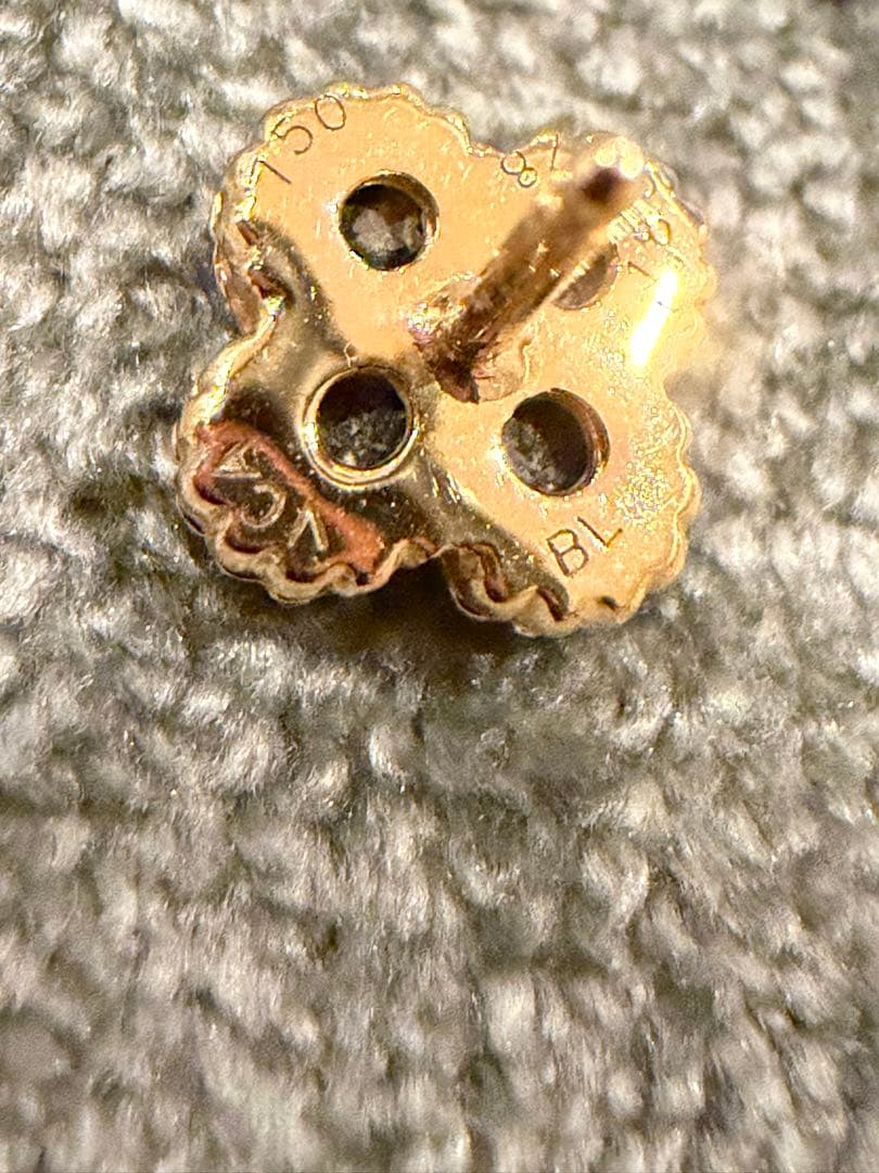 ヴァンクリーフ　スゥィートアルハンブラ　オニキスピアス