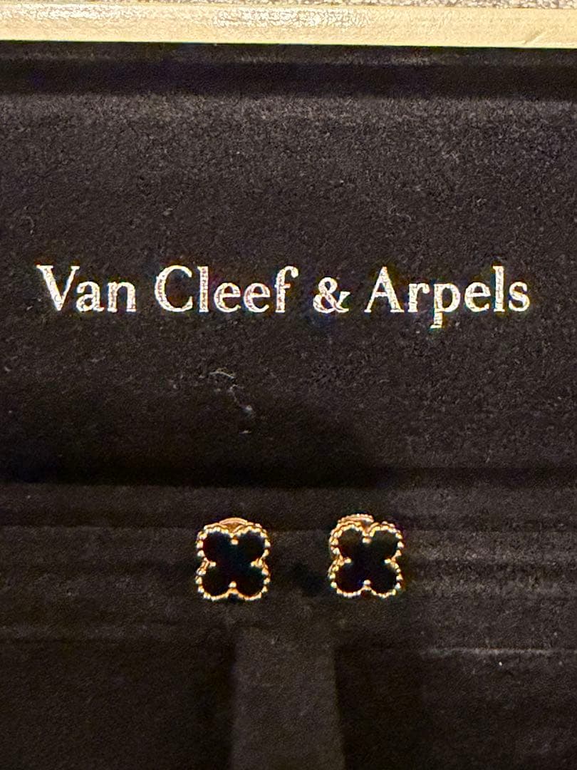 ヴァンクリーフ　スゥィートアルハンブラ　オニキスピアス