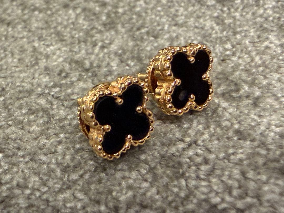 ヴァンクリーフ　スゥィートアルハンブラ　オニキスピアス