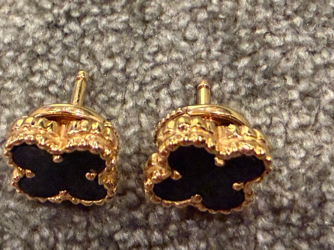 ヴァンクリーフ　スゥィートアルハンブラ　オニキスピアス