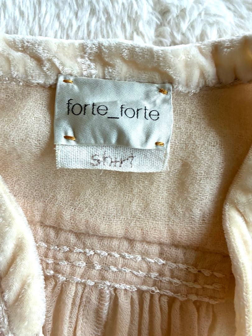 forte_forteフラワー刺繍ウールガーゼブラウス 春向け希少タッセル紐